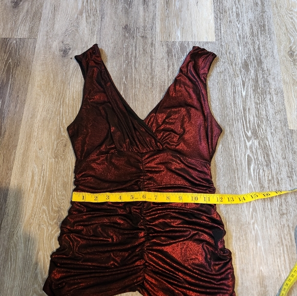 Cute y2k red and black ruched tank top - Picture 8 of 9